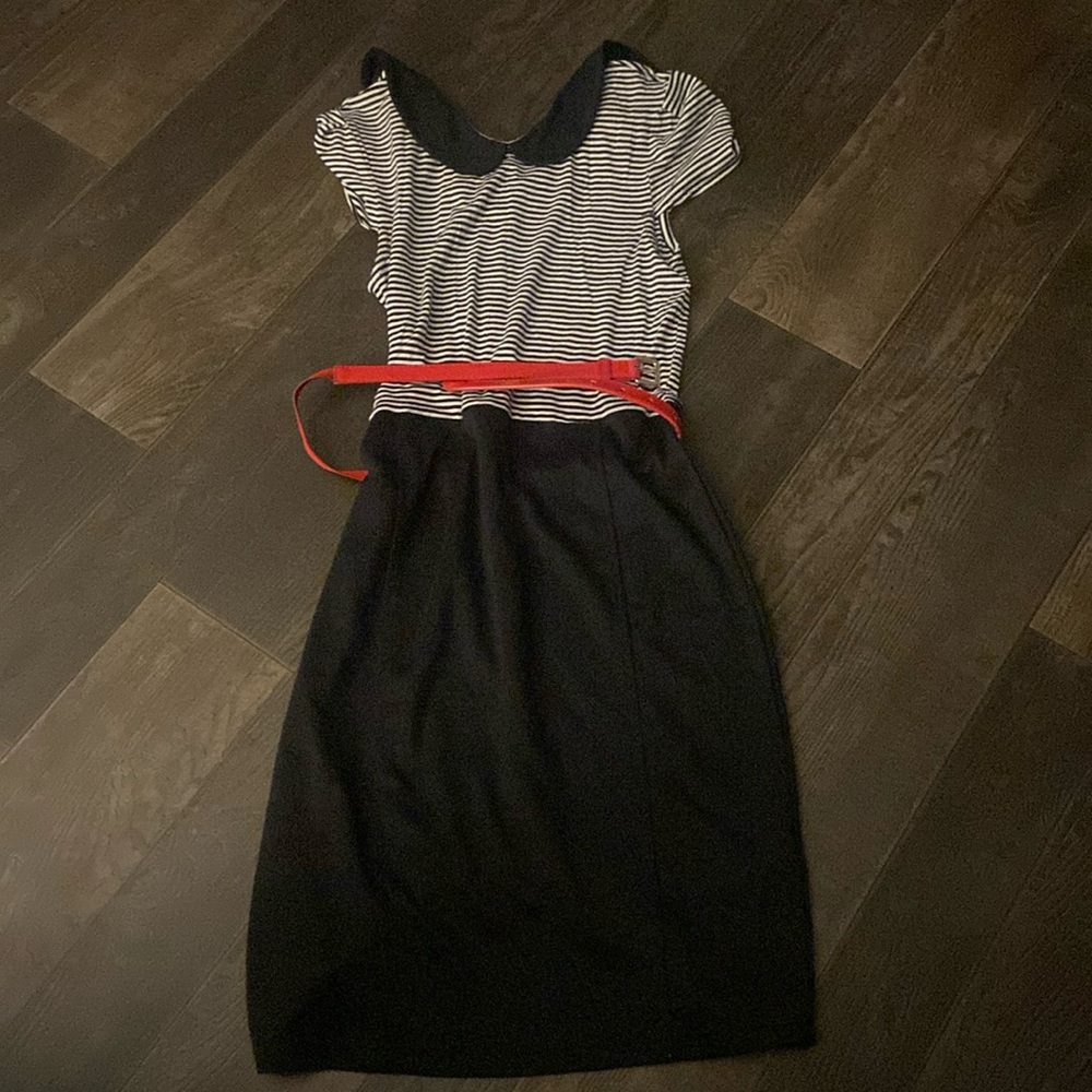 Sexy body con dress, very tight and form fitting , never worn . Size M